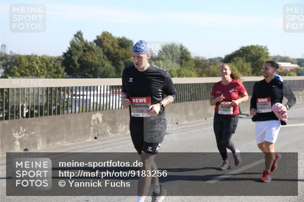 03.10.2025 - Köhlbrandbrückenlauf Yannick Fuchs http://msf.ph/oto/9183256 03.10.2025 11:26:56 Position 3 5136, 6011, 6010 meine-sportfotos.de