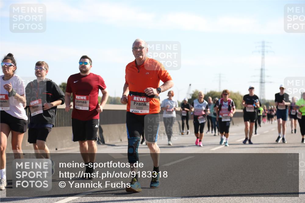 03.10.2025 - Köhlbrandbrückenlauf Yannick Fuchs http://msf.ph/oto/9183318 03.10.2025 11:27:12 Position 3 81, 6583, 6582, 5223 meine-sportfotos.de