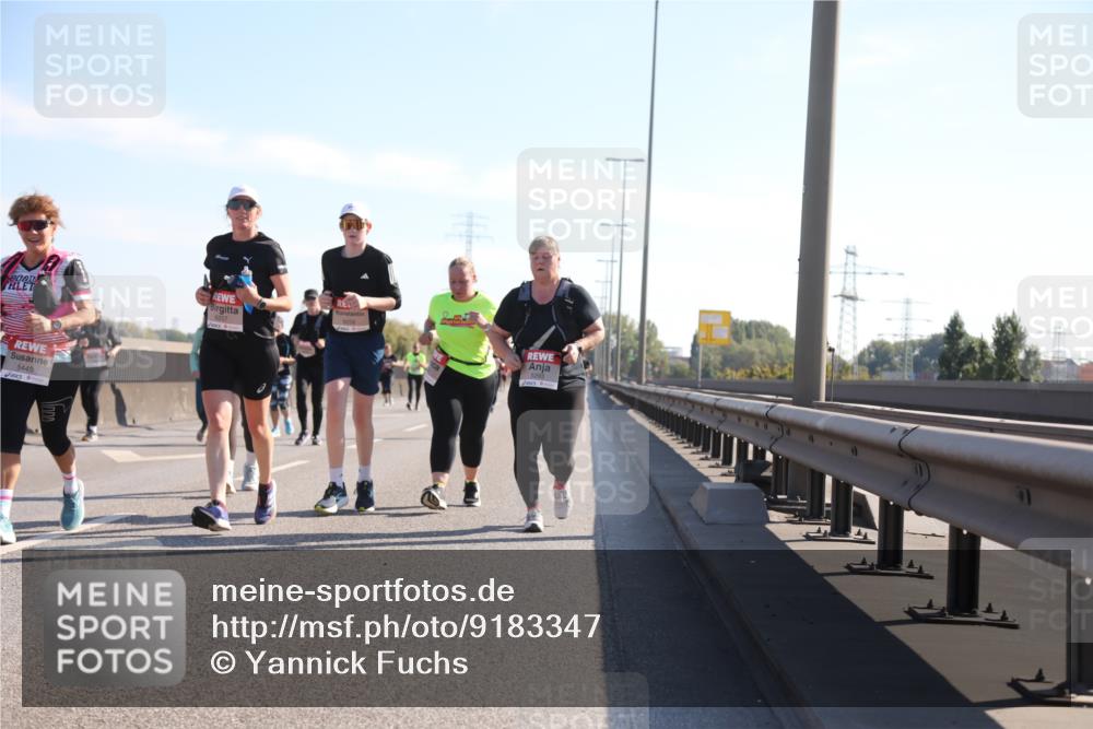 03.10.2025 - Köhlbrandbrückenlauf Yannick Fuchs http://msf.ph/oto/9183347 03.10.2025 11:27:18 Position 3 5445, 6257, 6258 meine-sportfotos.de