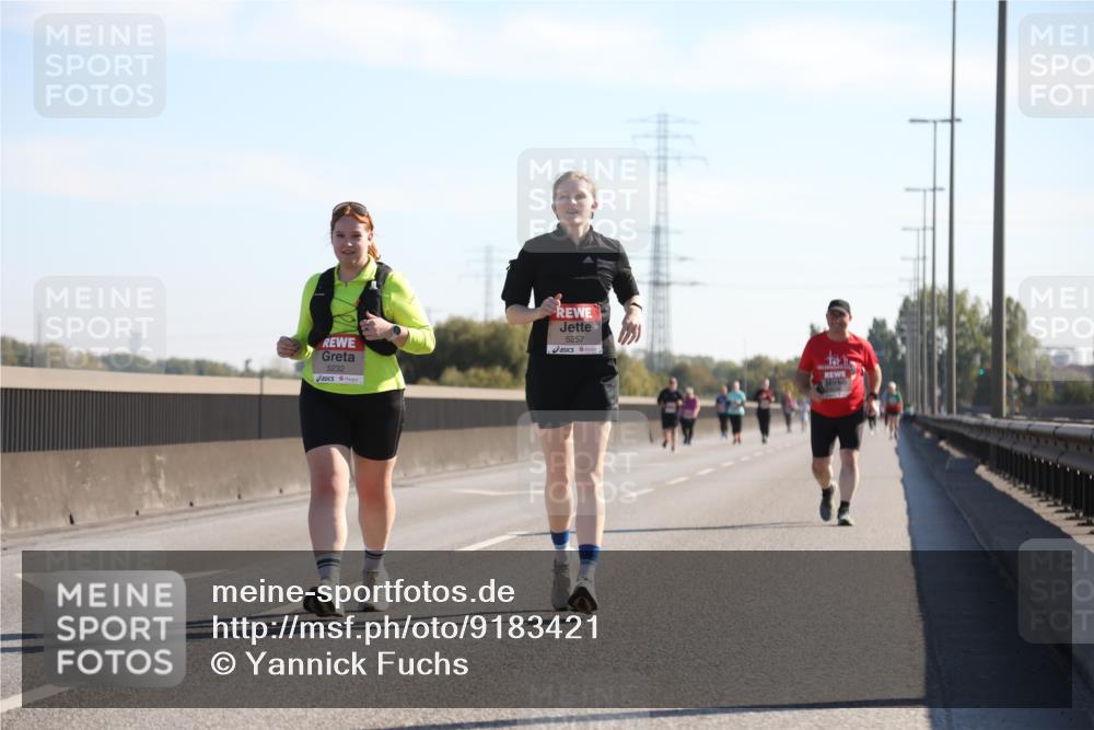 03.10.2025 - Köhlbrandbrückenlauf Yannick Fuchs http://msf.ph/oto/9183421 03.10.2025 11:27:52 Position 3 5232, 5257 meine-sportfotos.de