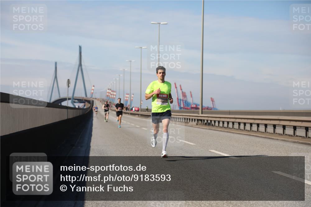03.10.2025 - Köhlbrandbrückenlauf Yannick Fuchs http://msf.ph/oto/9183593 03.10.2025 11:33:49 Position 3  meine-sportfotos.de