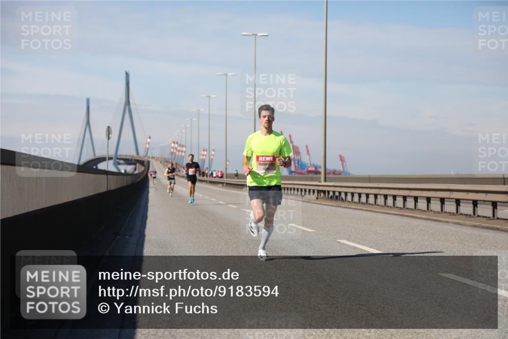 03.10.2025 - Köhlbrandbrückenlauf Yannick Fuchs http://msf.ph/oto/9183594 03.10.2025 11:33:49 Position 3 1 meine-sportfotos.de