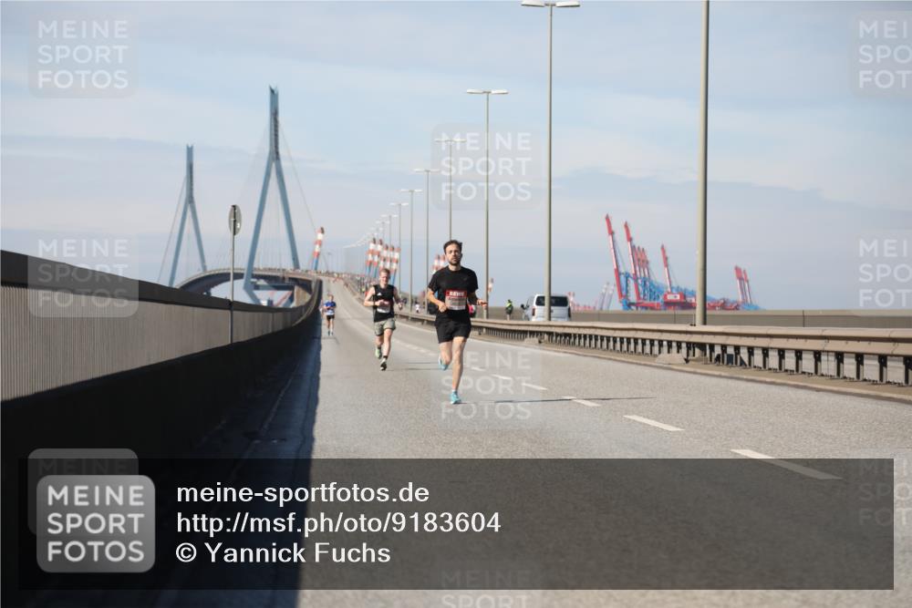 03.10.2025 - Köhlbrandbrückenlauf Yannick Fuchs http://msf.ph/oto/9183604 03.10.2025 11:33:53 Position 3  meine-sportfotos.de