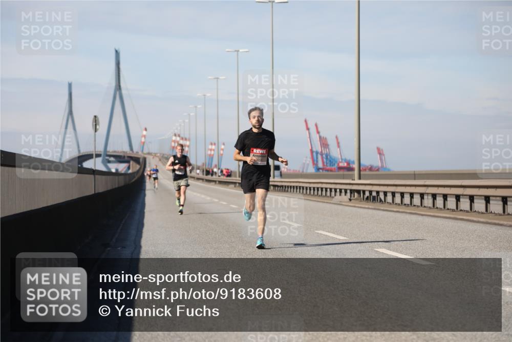 03.10.2025 - Köhlbrandbrückenlauf Yannick Fuchs http://msf.ph/oto/9183608 03.10.2025 11:33:55 Position 3 010 meine-sportfotos.de