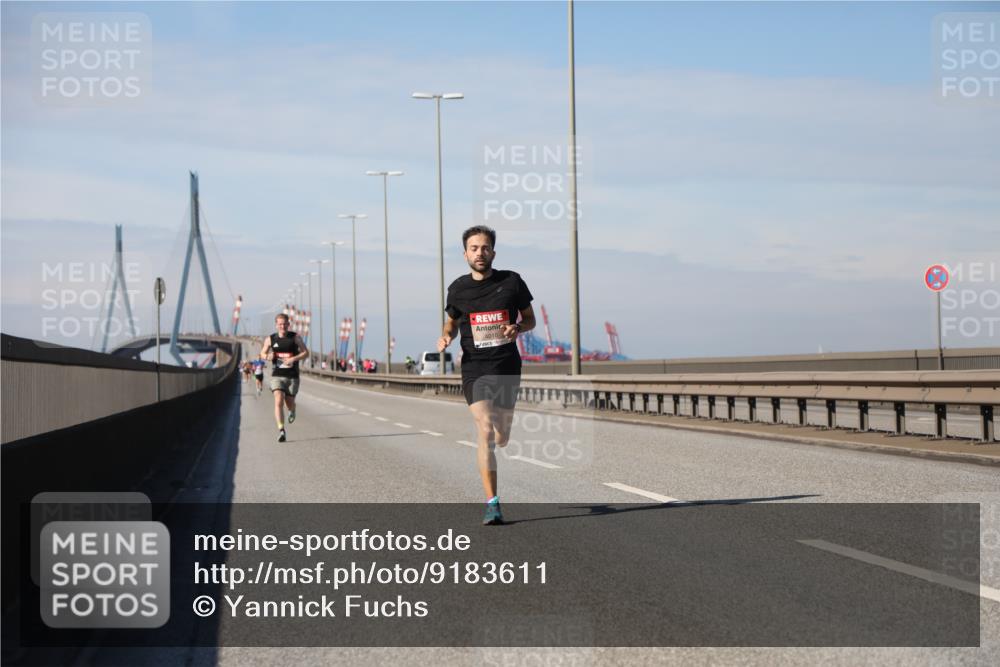 03.10.2025 - Köhlbrandbrückenlauf Yannick Fuchs http://msf.ph/oto/9183611 03.10.2025 11:33:56 Position 3 4010 meine-sportfotos.de