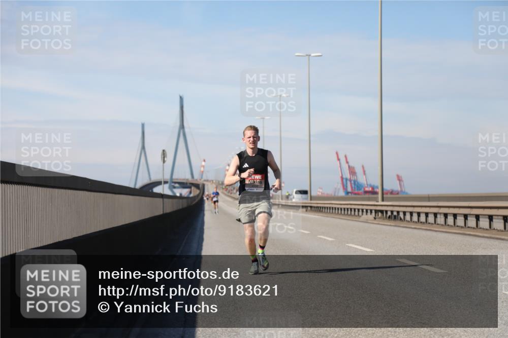 03.10.2025 - Köhlbrandbrückenlauf Yannick Fuchs http://msf.ph/oto/9183621 03.10.2025 11:34:00 Position 3  meine-sportfotos.de