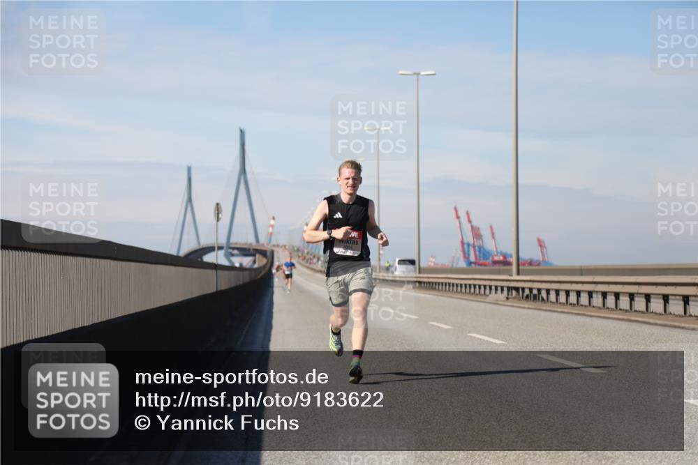 03.10.2025 - Köhlbrandbrückenlauf Yannick Fuchs http://msf.ph/oto/9183622 03.10.2025 11:34:00 Position 3  meine-sportfotos.de