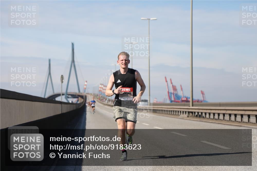 03.10.2025 - Köhlbrandbrückenlauf Yannick Fuchs http://msf.ph/oto/9183623 03.10.2025 11:34:00 Position 3 4004 meine-sportfotos.de
