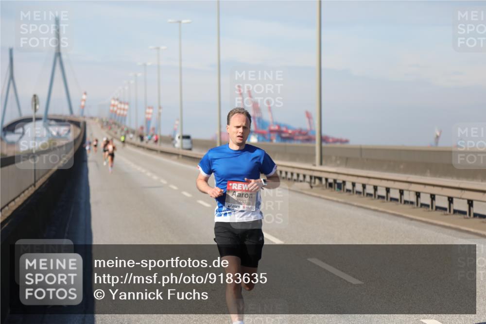 03.10.2025 - Köhlbrandbrückenlauf Yannick Fuchs http://msf.ph/oto/9183635 03.10.2025 11:34:14 Position 3 4033 meine-sportfotos.de