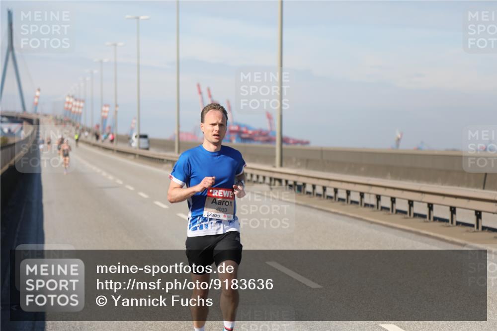 03.10.2025 - Köhlbrandbrückenlauf Yannick Fuchs http://msf.ph/oto/9183636 03.10.2025 11:34:14 Position 3 4033 meine-sportfotos.de