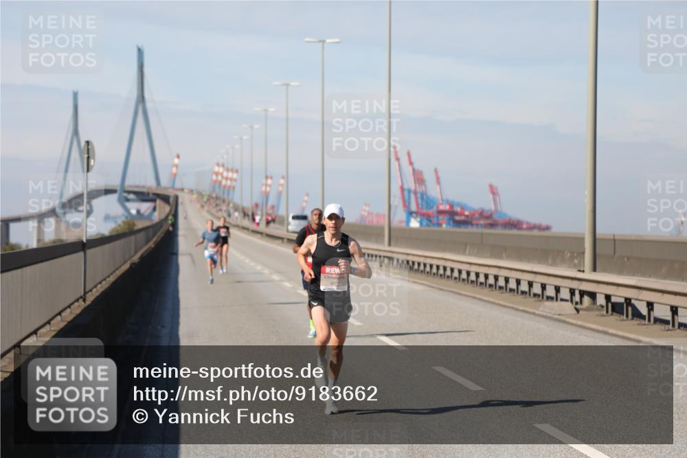 03.10.2025 - Köhlbrandbrückenlauf Yannick Fuchs http://msf.ph/oto/9183662 03.10.2025 11:34:29 Position 3 402 meine-sportfotos.de
