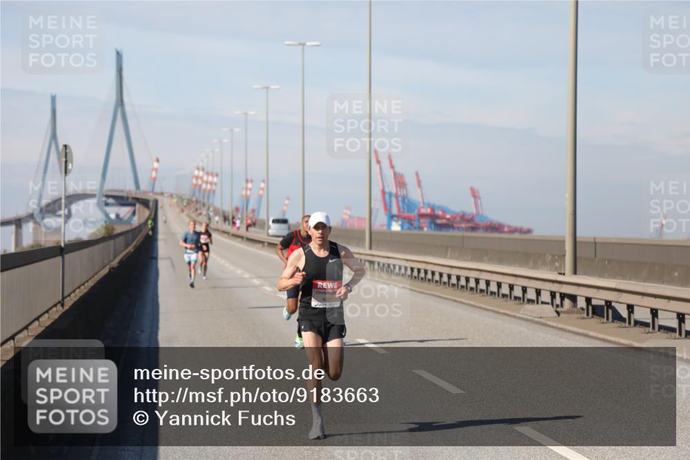 03.10.2025 - Köhlbrandbrückenlauf Yannick Fuchs http://msf.ph/oto/9183663 03.10.2025 11:34:29 Position 3 4027 meine-sportfotos.de