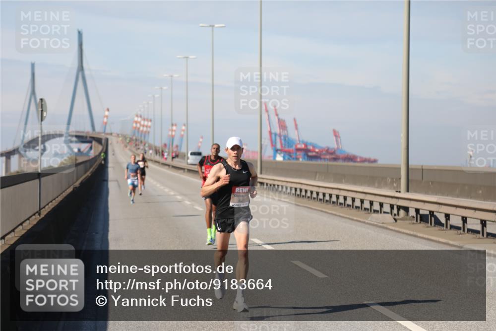 03.10.2025 - Köhlbrandbrückenlauf Yannick Fuchs http://msf.ph/oto/9183664 03.10.2025 11:34:29 Position 3 4027 meine-sportfotos.de