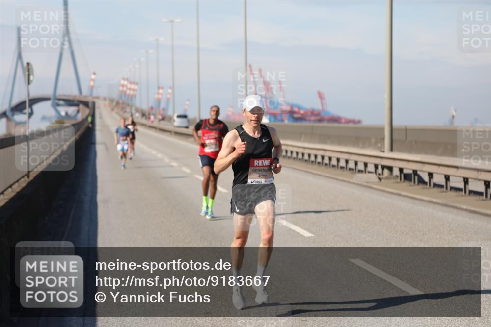 03.10.2025 - Köhlbrandbrückenlauf Yannick Fuchs http://msf.ph/oto/9183667 03.10.2025 11:34:30 Position 3 4027 meine-sportfotos.de