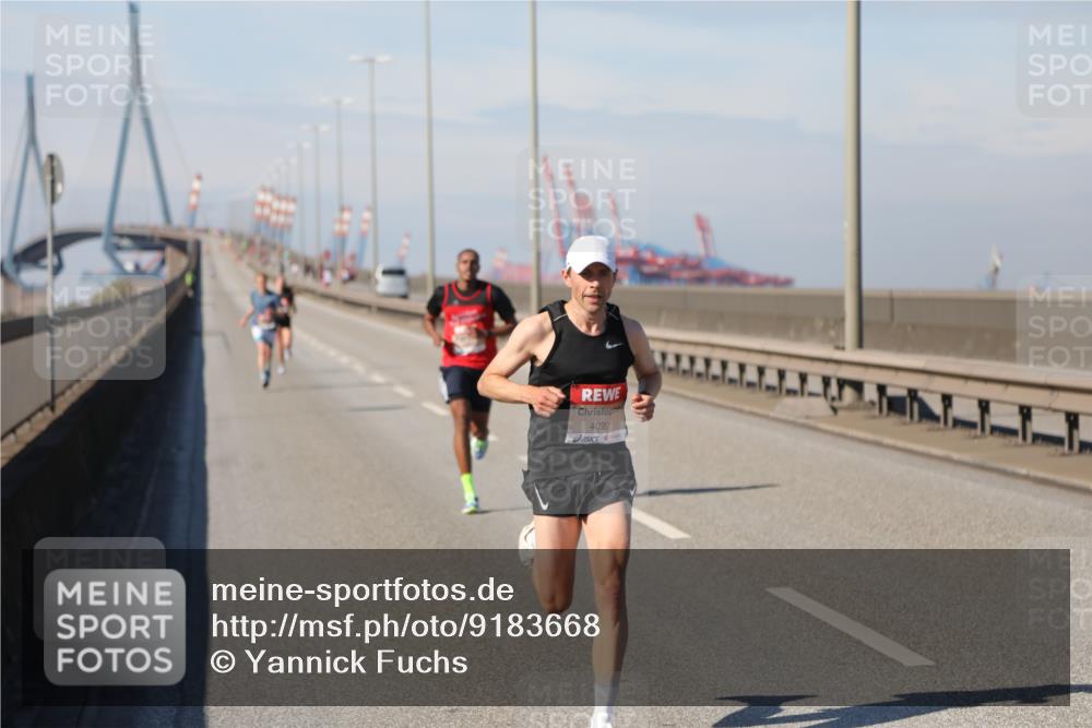 03.10.2025 - Köhlbrandbrückenlauf Yannick Fuchs http://msf.ph/oto/9183668 03.10.2025 11:34:30 Position 3 4027 meine-sportfotos.de