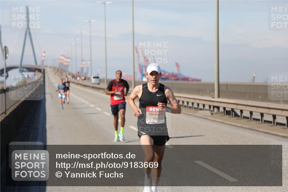 03.10.2025 - Köhlbrandbrückenlauf Yannick Fuchs http://msf.ph/oto/9183669 03.10.2025 11:34:30 Position 3 4027 meine-sportfotos.de