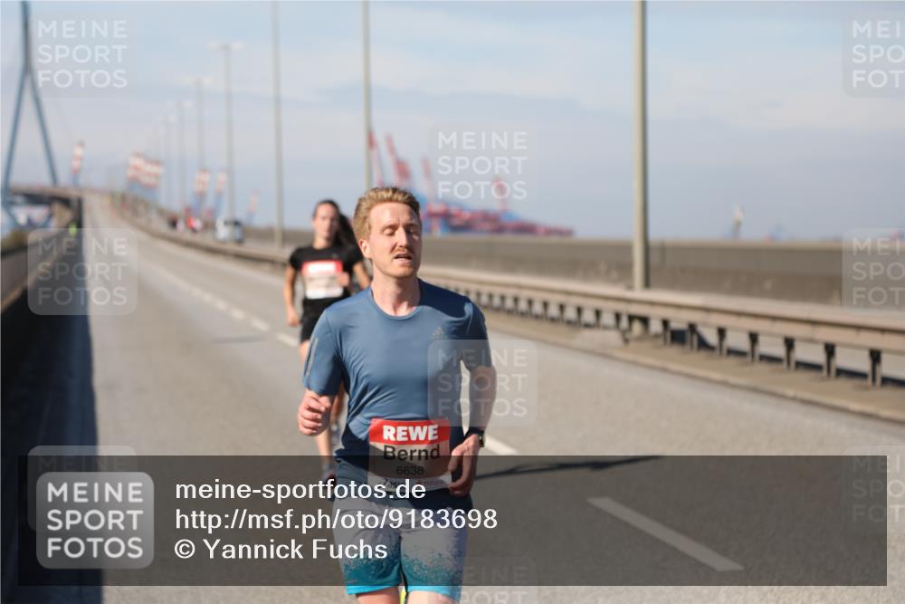 03.10.2025 - Köhlbrandbrückenlauf Yannick Fuchs http://msf.ph/oto/9183698 03.10.2025 11:34:38 Position 3 6638 meine-sportfotos.de