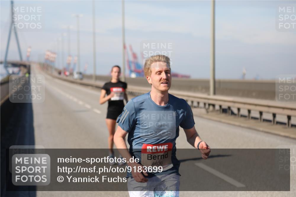 03.10.2025 - Köhlbrandbrückenlauf Yannick Fuchs http://msf.ph/oto/9183699 03.10.2025 11:34:39 Position 3 6638 meine-sportfotos.de
