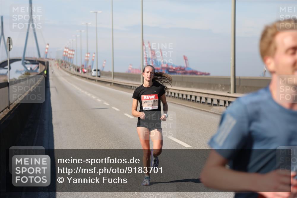 03.10.2025 - Köhlbrandbrückenlauf Yannick Fuchs http://msf.ph/oto/9183701 03.10.2025 11:34:39 Position 3 6516 meine-sportfotos.de