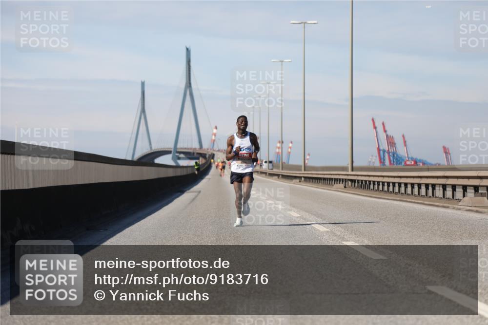03.10.2025 - Köhlbrandbrückenlauf Yannick Fuchs http://msf.ph/oto/9183716 03.10.2025 11:35:25 Position 3  meine-sportfotos.de