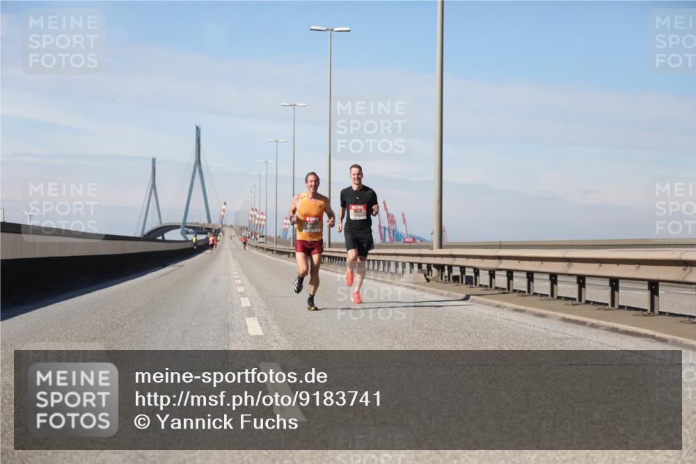 03.10.2025 - Köhlbrandbrückenlauf Yannick Fuchs http://msf.ph/oto/9183741 03.10.2025 11:35:55 Position 3  meine-sportfotos.de