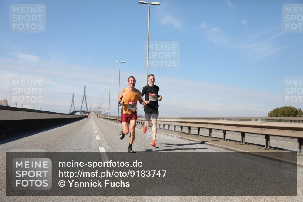 03.10.2025 - Köhlbrandbrückenlauf Yannick Fuchs http://msf.ph/oto/9183747 03.10.2025 11:35:58 Position 3  meine-sportfotos.de
