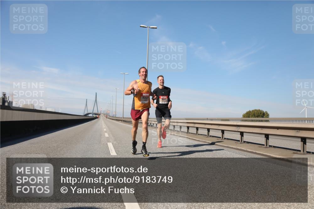 03.10.2025 - Köhlbrandbrückenlauf Yannick Fuchs http://msf.ph/oto/9183749 03.10.2025 11:35:58 Position 3  meine-sportfotos.de