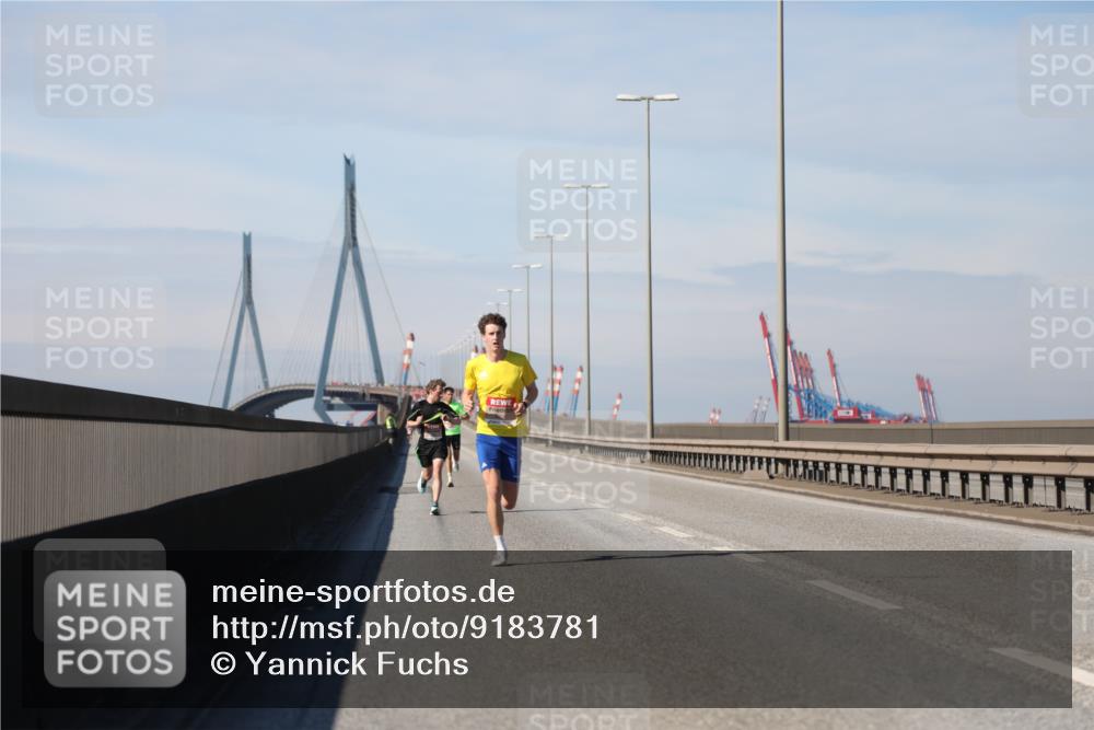 03.10.2025 - Köhlbrandbrückenlauf Yannick Fuchs http://msf.ph/oto/9183781 03.10.2025 11:36:43 Position 3  meine-sportfotos.de