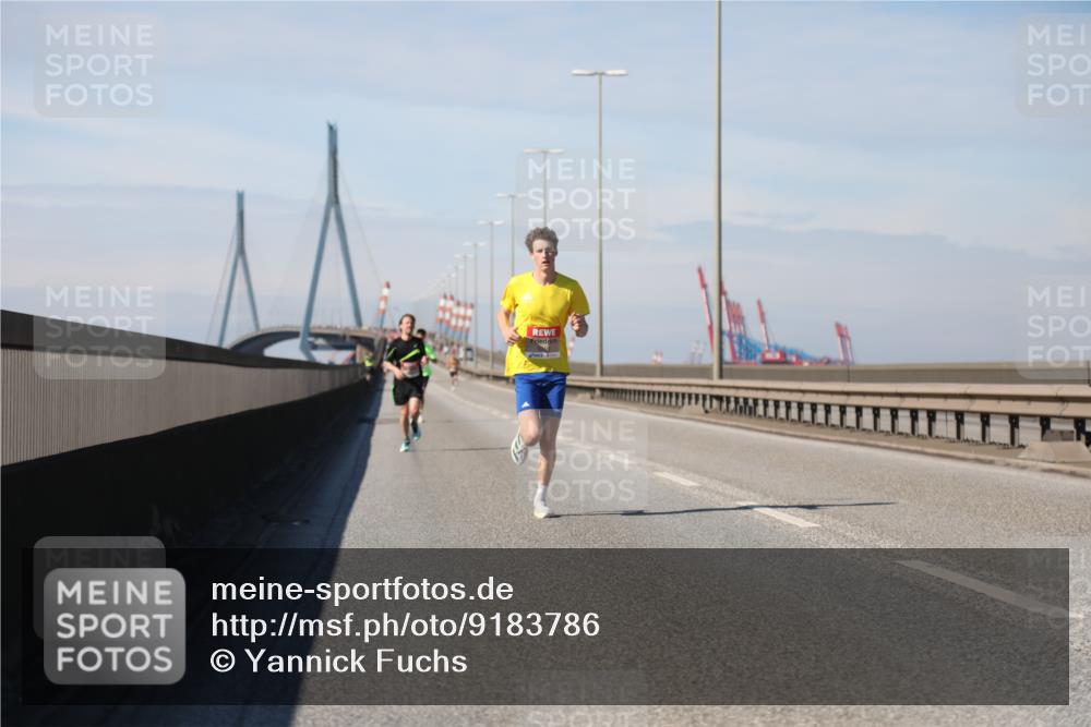 03.10.2025 - Köhlbrandbrückenlauf Yannick Fuchs http://msf.ph/oto/9183786 03.10.2025 11:36:44 Position 3  meine-sportfotos.de