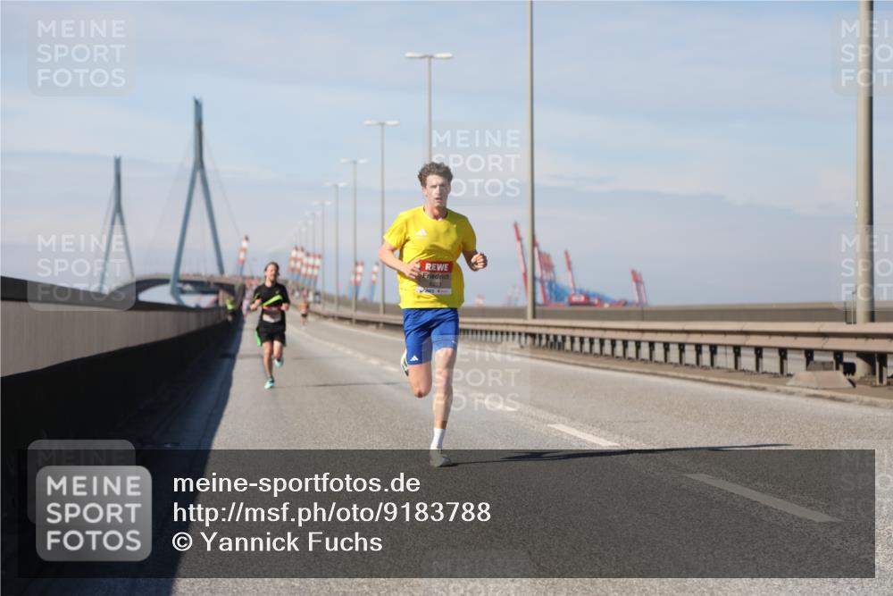 03.10.2025 - Köhlbrandbrückenlauf Yannick Fuchs http://msf.ph/oto/9183788 03.10.2025 11:36:45 Position 3  meine-sportfotos.de