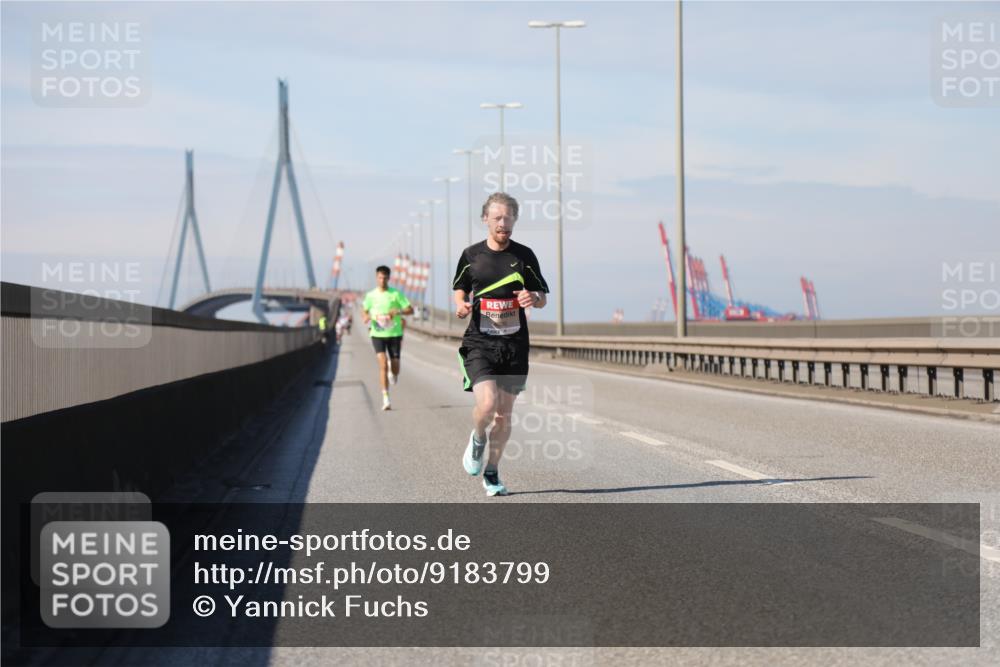 03.10.2025 - Köhlbrandbrückenlauf Yannick Fuchs http://msf.ph/oto/9183799 03.10.2025 11:36:49 Position 3  meine-sportfotos.de