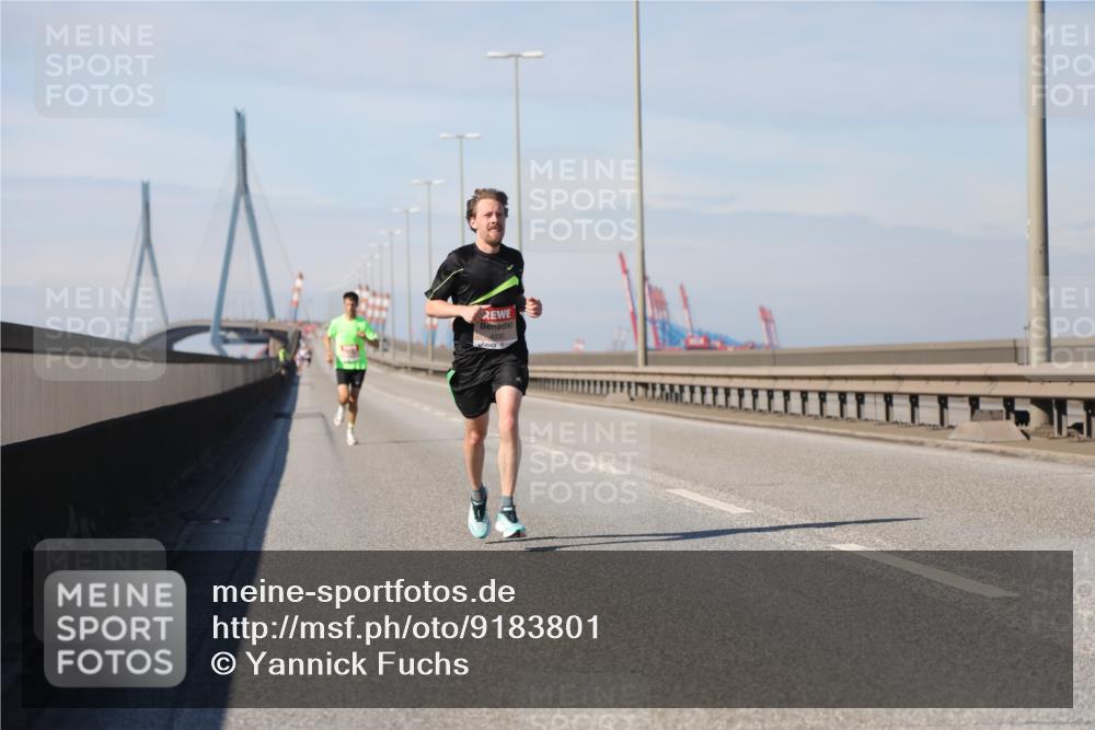 03.10.2025 - Köhlbrandbrückenlauf Yannick Fuchs http://msf.ph/oto/9183801 03.10.2025 11:36:49 Position 3 4035 meine-sportfotos.de