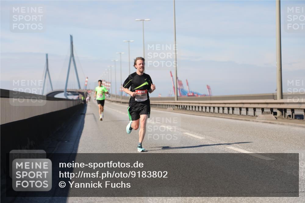 03.10.2025 - Köhlbrandbrückenlauf Yannick Fuchs http://msf.ph/oto/9183802 03.10.2025 11:36:49 Position 3  meine-sportfotos.de