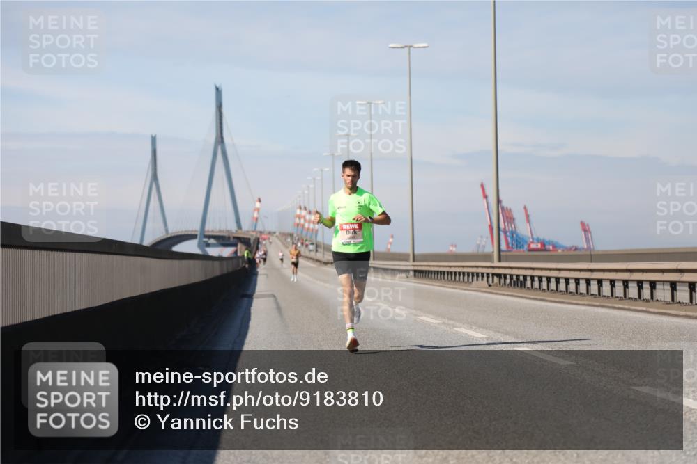 03.10.2025 - Köhlbrandbrückenlauf Yannick Fuchs http://msf.ph/oto/9183810 03.10.2025 11:36:53 Position 3  meine-sportfotos.de