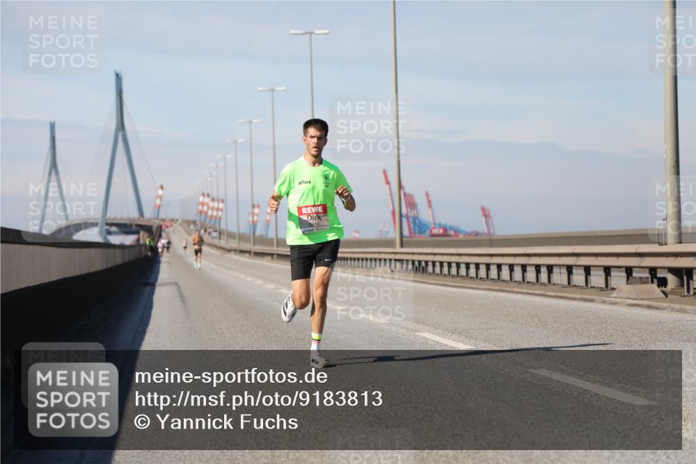 03.10.2025 - Köhlbrandbrückenlauf Yannick Fuchs http://msf.ph/oto/9183813 03.10.2025 11:36:54 Position 3 6248 meine-sportfotos.de