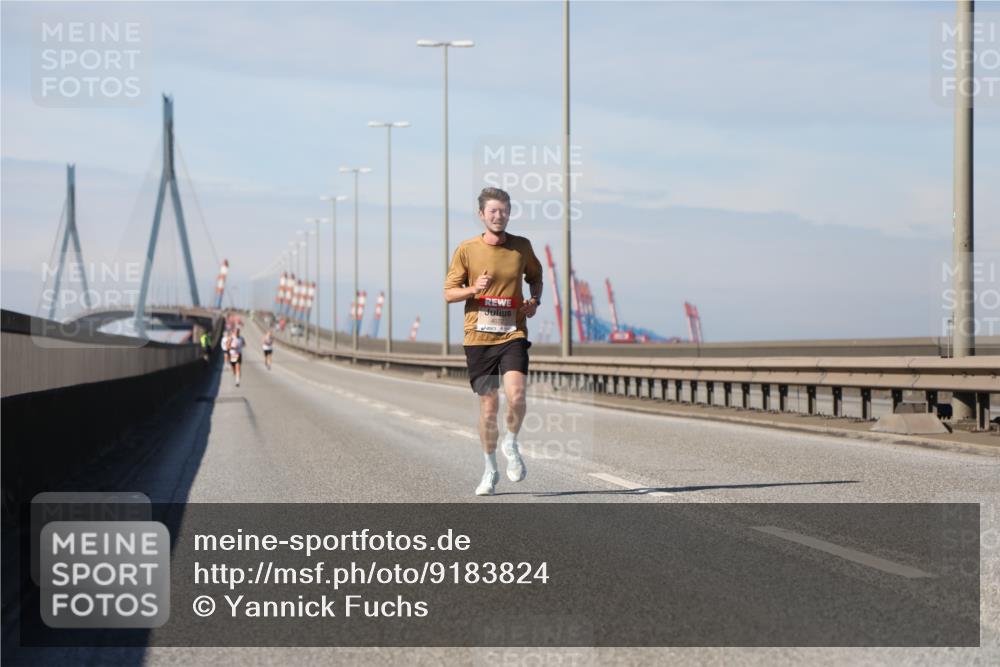03.10.2025 - Köhlbrandbrückenlauf Yannick Fuchs http://msf.ph/oto/9183824 03.10.2025 11:37:12 Position 3  meine-sportfotos.de
