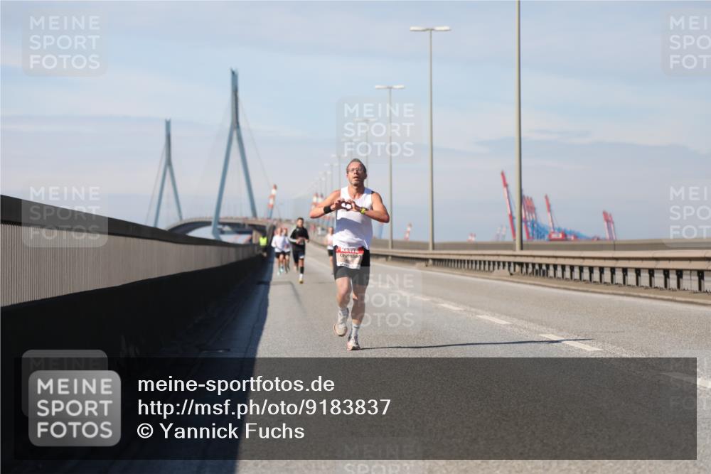 03.10.2025 - Köhlbrandbrückenlauf Yannick Fuchs http://msf.ph/oto/9183837 03.10.2025 11:37:27 Position 3  meine-sportfotos.de