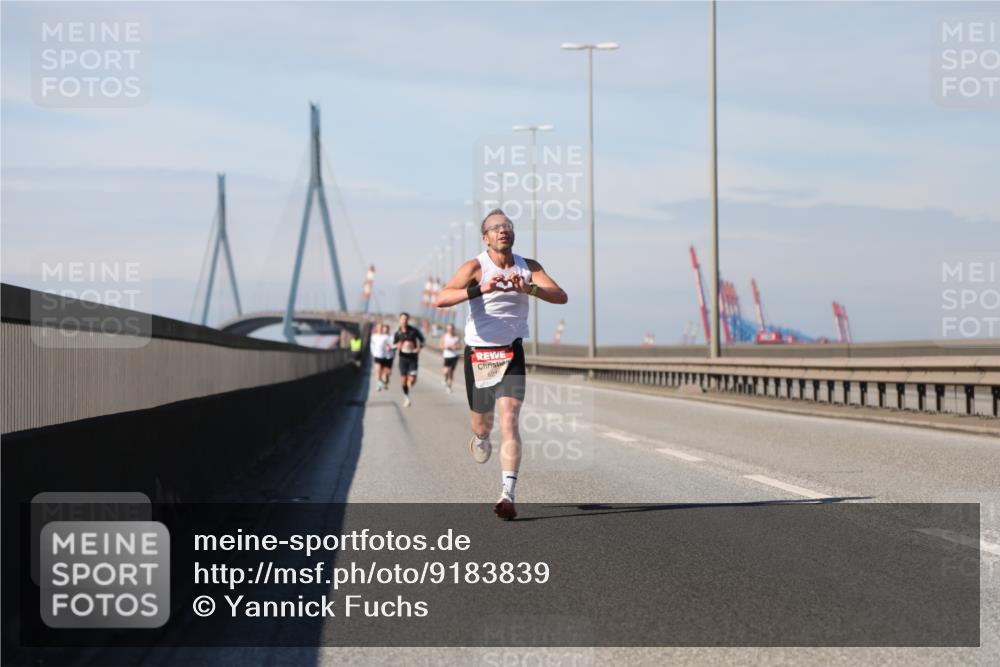 03.10.2025 - Köhlbrandbrückenlauf Yannick Fuchs http://msf.ph/oto/9183839 03.10.2025 11:37:27 Position 3 6216 meine-sportfotos.de