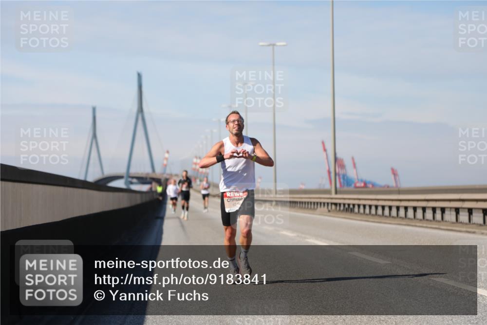 03.10.2025 - Köhlbrandbrückenlauf Yannick Fuchs http://msf.ph/oto/9183841 03.10.2025 11:37:28 Position 3 621 meine-sportfotos.de