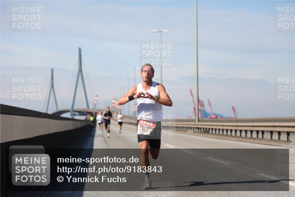 03.10.2025 - Köhlbrandbrückenlauf Yannick Fuchs http://msf.ph/oto/9183843 03.10.2025 11:37:28 Position 3 6216 meine-sportfotos.de