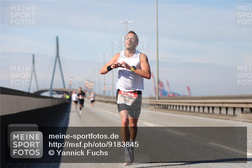 03.10.2025 - Köhlbrandbrückenlauf Yannick Fuchs http://msf.ph/oto/9183845 03.10.2025 11:37:28 Position 3 6216 meine-sportfotos.de