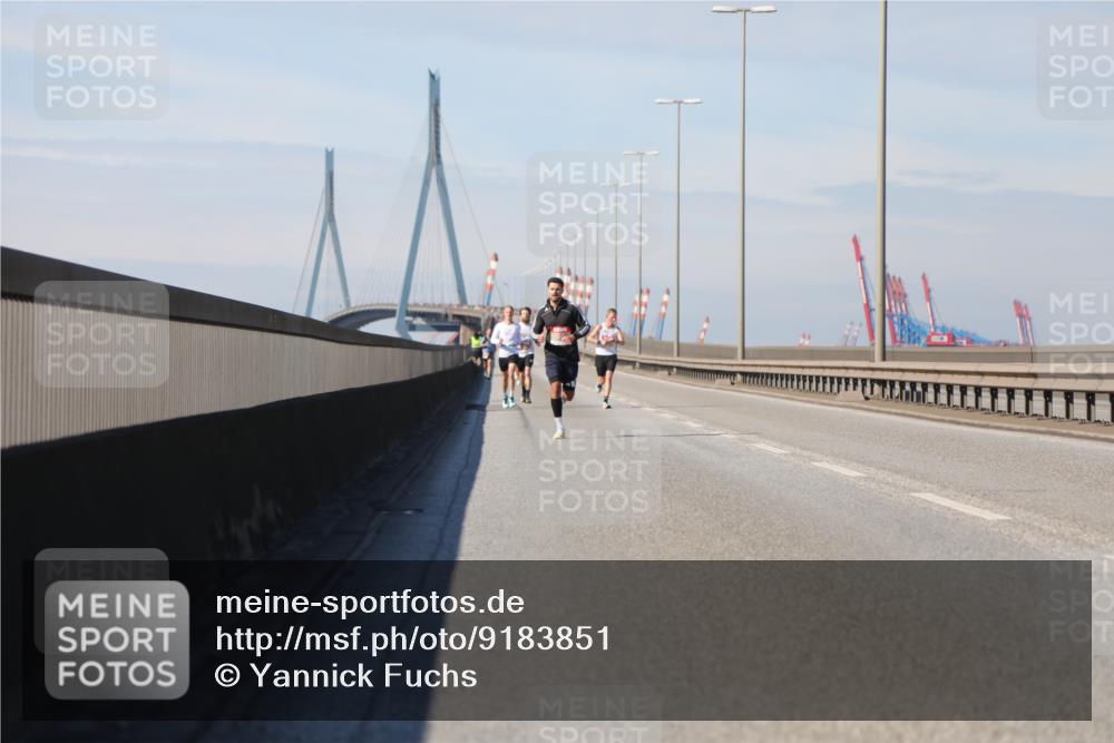 03.10.2025 - Köhlbrandbrückenlauf Yannick Fuchs http://msf.ph/oto/9183851 03.10.2025 11:37:31 Position 3  meine-sportfotos.de