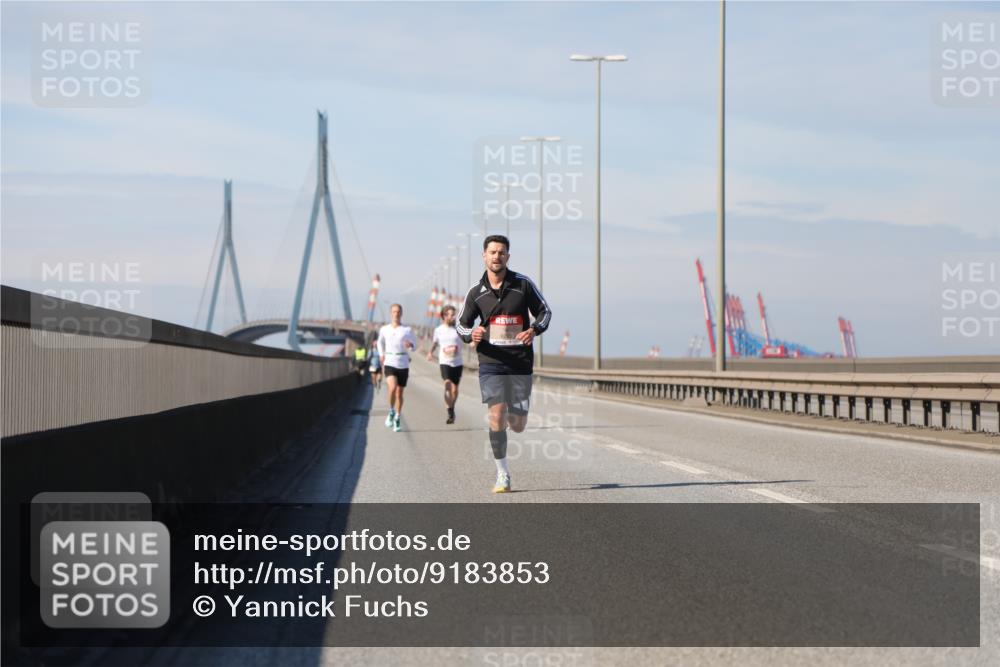 03.10.2025 - Köhlbrandbrückenlauf Yannick Fuchs http://msf.ph/oto/9183853 03.10.2025 11:37:35 Position 3  meine-sportfotos.de