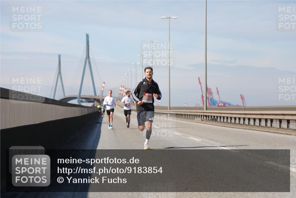 03.10.2025 - Köhlbrandbrückenlauf Yannick Fuchs http://msf.ph/oto/9183854 03.10.2025 11:37:36 Position 3  meine-sportfotos.de