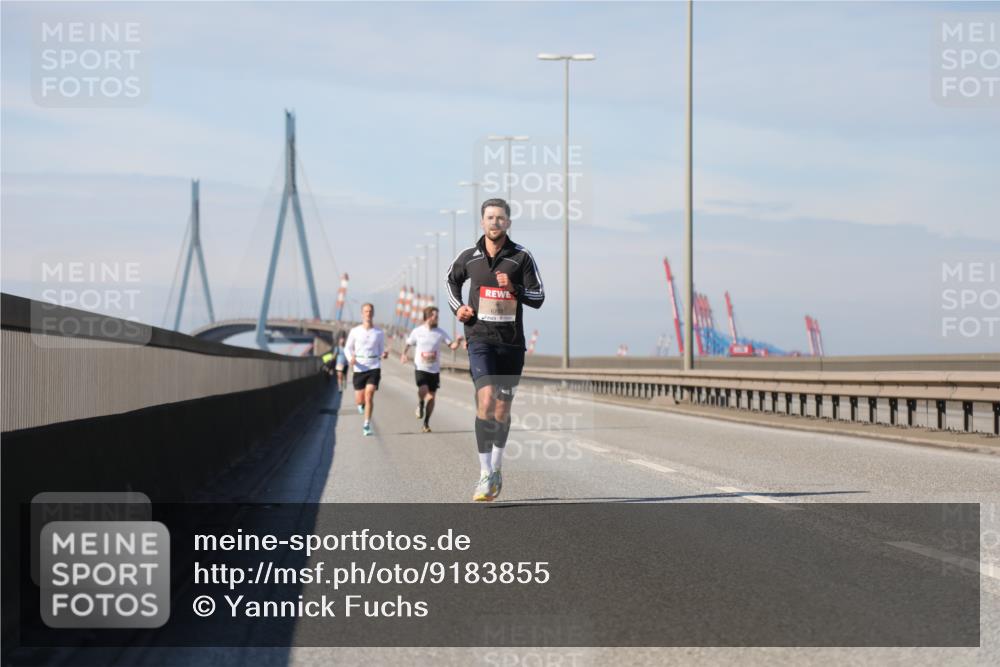 03.10.2025 - Köhlbrandbrückenlauf Yannick Fuchs http://msf.ph/oto/9183855 03.10.2025 11:37:36 Position 3  meine-sportfotos.de