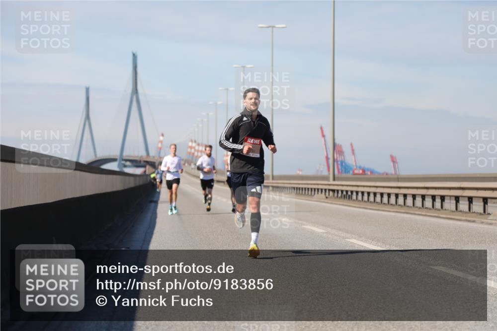 03.10.2025 - Köhlbrandbrückenlauf Yannick Fuchs http://msf.ph/oto/9183856 03.10.2025 11:37:36 Position 3  meine-sportfotos.de