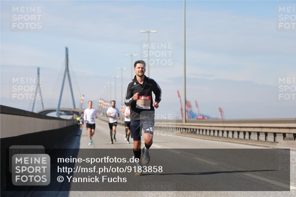 03.10.2025 - Köhlbrandbrückenlauf Yannick Fuchs http://msf.ph/oto/9183858 03.10.2025 11:37:37 Position 3 6793 meine-sportfotos.de