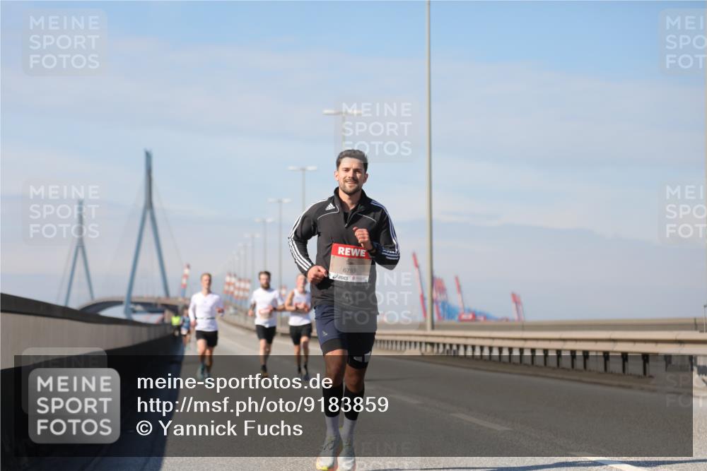 03.10.2025 - Köhlbrandbrückenlauf Yannick Fuchs http://msf.ph/oto/9183859 03.10.2025 11:37:37 Position 3 6793 meine-sportfotos.de