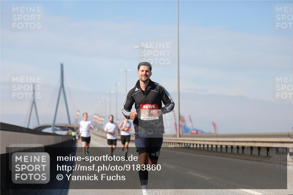 03.10.2025 - Köhlbrandbrückenlauf Yannick Fuchs http://msf.ph/oto/9183860 03.10.2025 11:37:37 Position 3 6793 meine-sportfotos.de