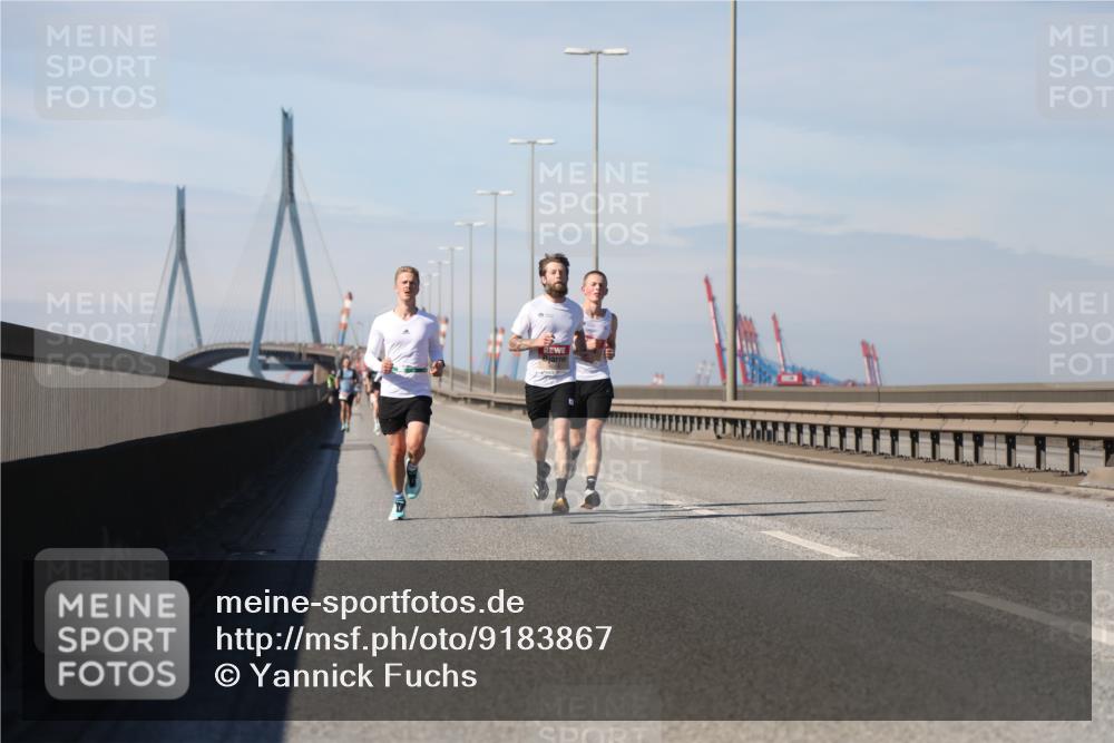 03.10.2025 - Köhlbrandbrückenlauf Yannick Fuchs http://msf.ph/oto/9183867 03.10.2025 11:37:40 Position 3  meine-sportfotos.de